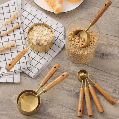 Cuillères doseuses graduées utilisées pour mesurer des ingrédients en cuisine.