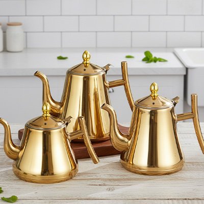 exposition_de_3_Théière_de_taille_differentes