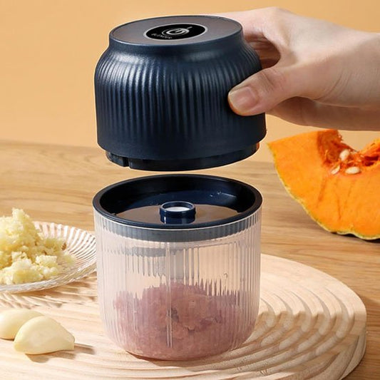 Hachoir de cuisine électrique utilisé pour hacher de la viande fraîche