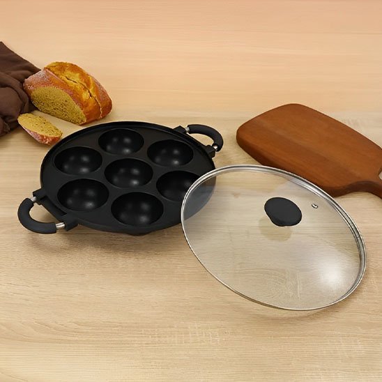 Moule à gâteau rond à plusieurs cavités, parfait pour réaliser des mini‑gâteaux dorés et réguliers.