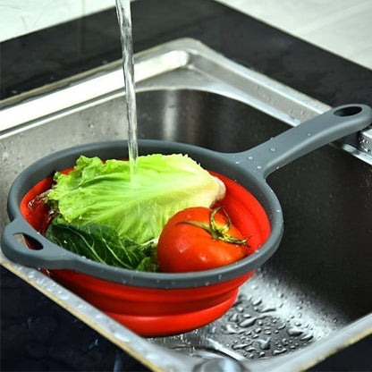 Passoire en silicone pour laver les fruits et légumes directement dans l’évier