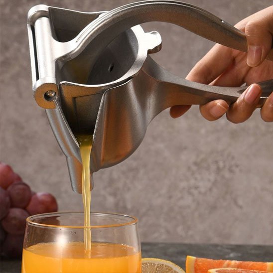 Presse agrume manuel durable idéal pour préparer jus naturel chaque matin.