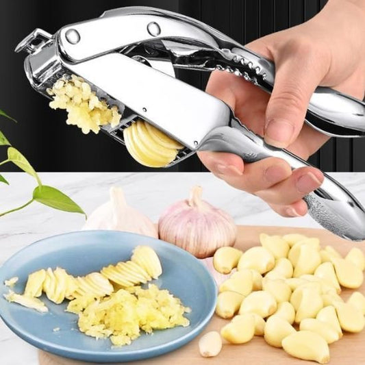Presse‑ail en inox écrasant une gousse d’ail sur un plan de travail.