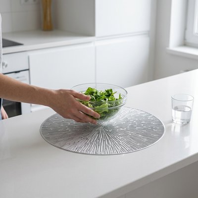 Set de table pratique pour protéger la surface lors d’un service à table.