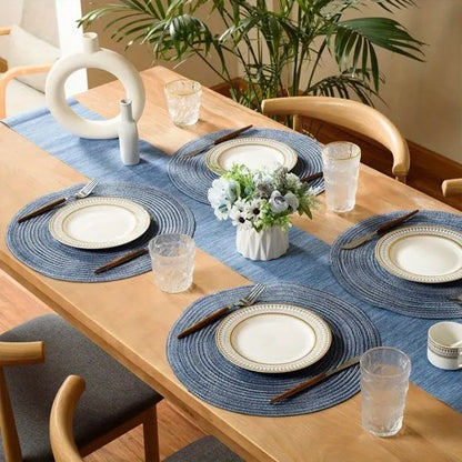 Set de table rond utilisé pour disposer une assiette de dessert.